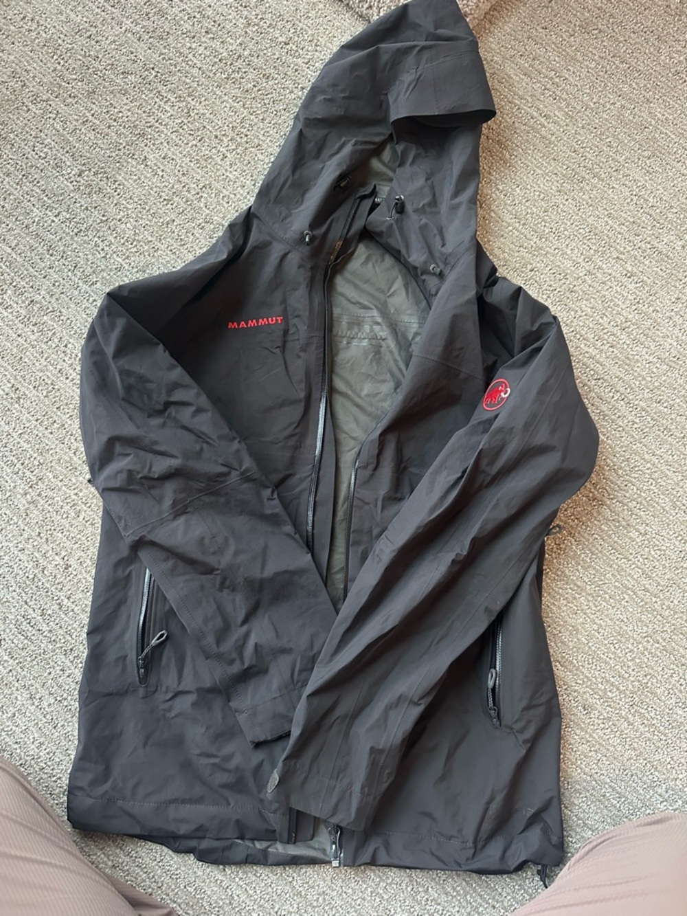Mammut men’s black rain jacket